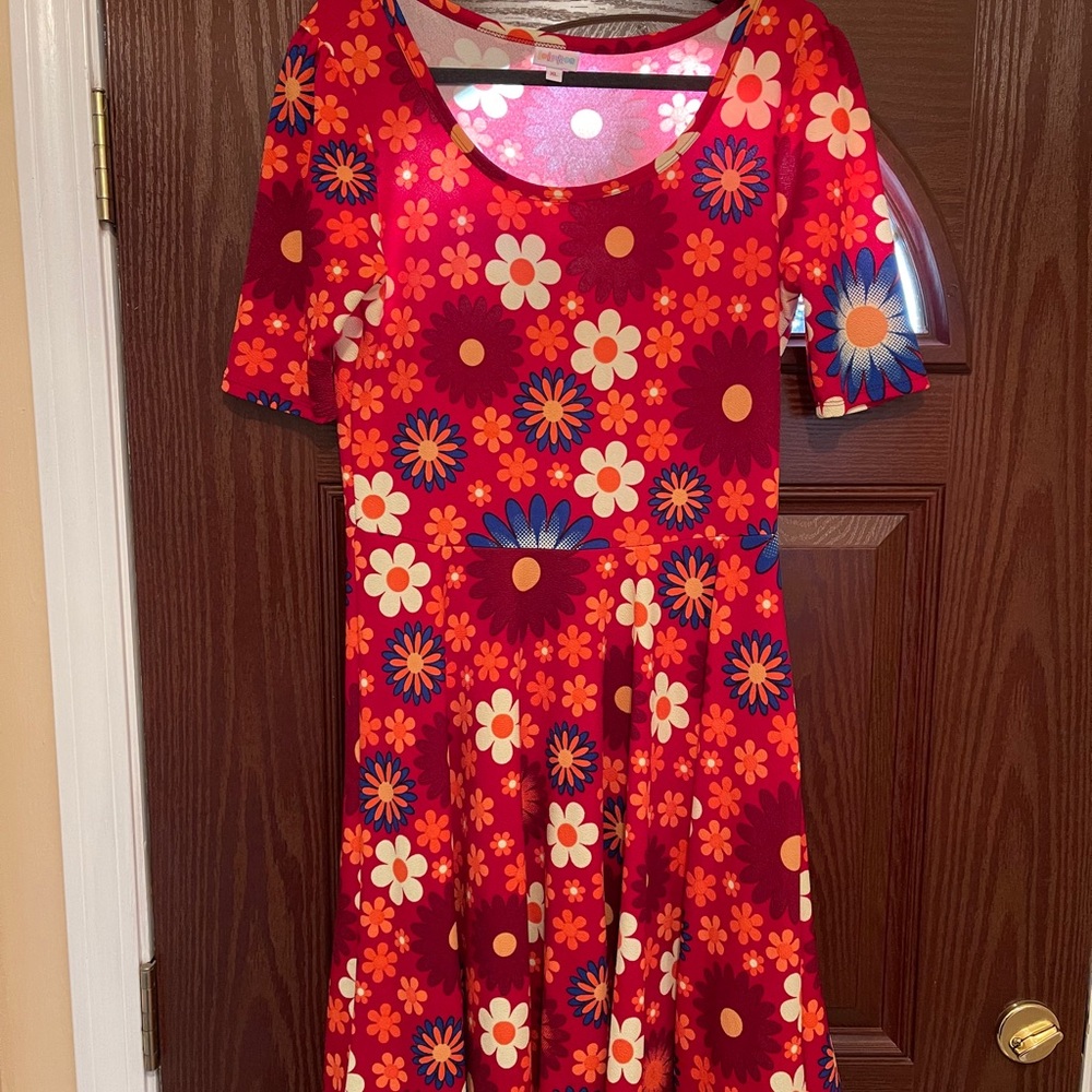 LuLaRoe Nicole Flower XL